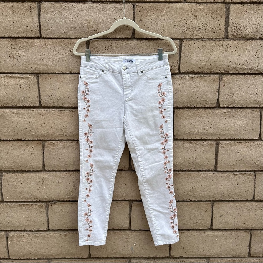 d. jeans White Cropped Jeans with Floral Embroidery
